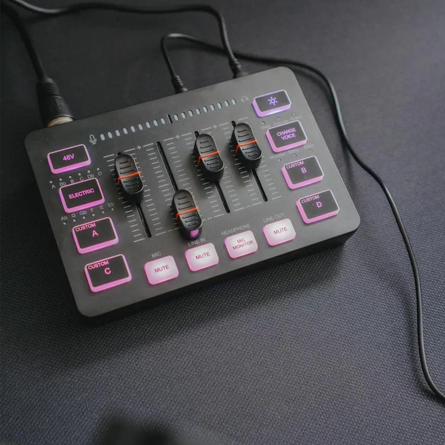Four-Channel Usb Live Broadcast Audio Mixer Interface, Rgb Backlit Portable Sound Card With Phantom Power And Multi Voice Modulation Effects